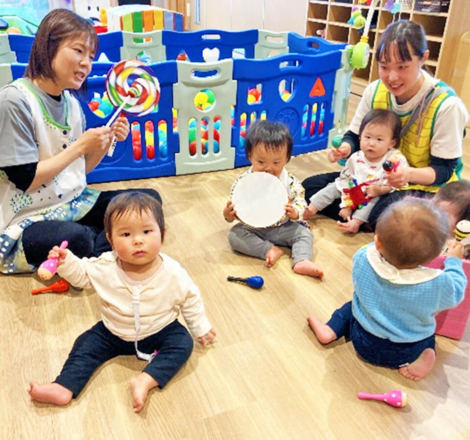 2025年4月 SuruSuスルス上陽こども園 ０歳児クラスの様子