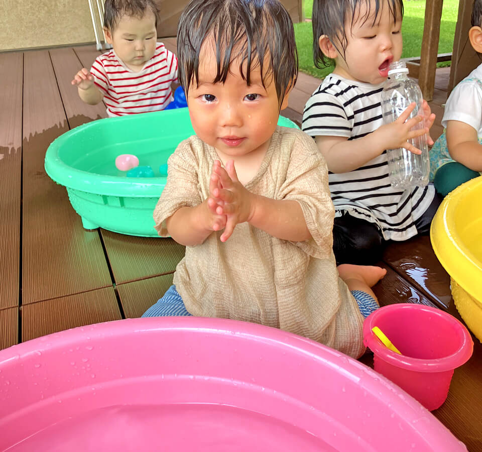 2025年7月 SuruSu祝昌こども園 湯水遊びの様子