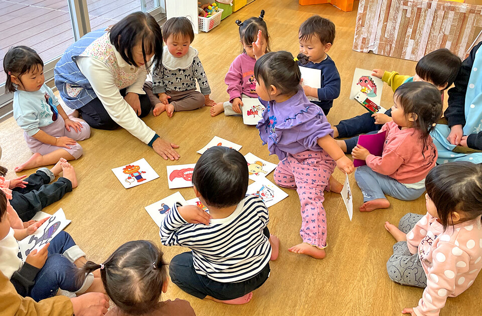 2026年1月 SuruSu祝昌こども園 かるたとりの様子